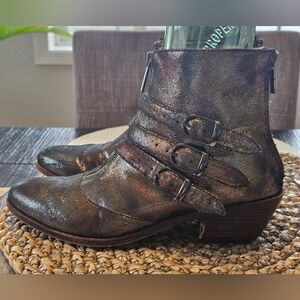 Modern Vice Shimmering Black Ankle Boots